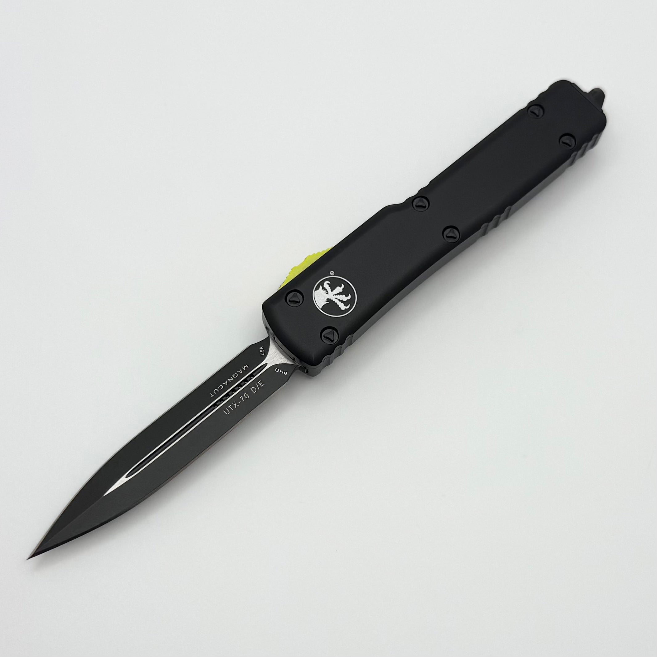 PRE-OWNED Microtech UTX-70 D/E Black MagnaCut w/ Aluminum Handle 147-1