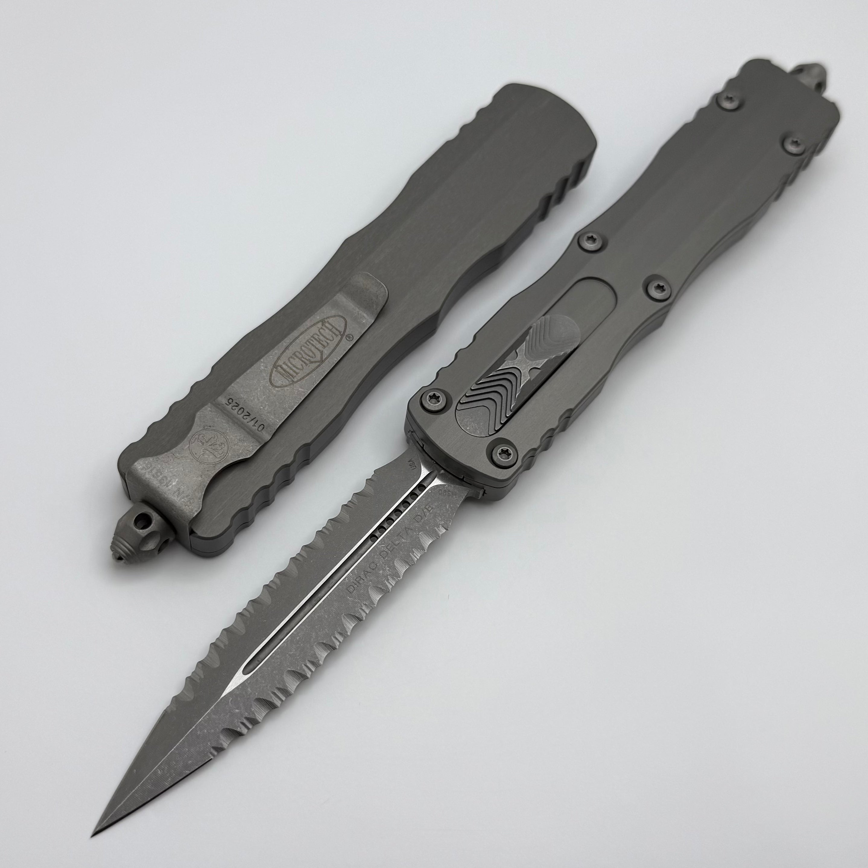 Microtech Dirac Delta D/E Double Full Serrated Apocalyptic Natural Cle