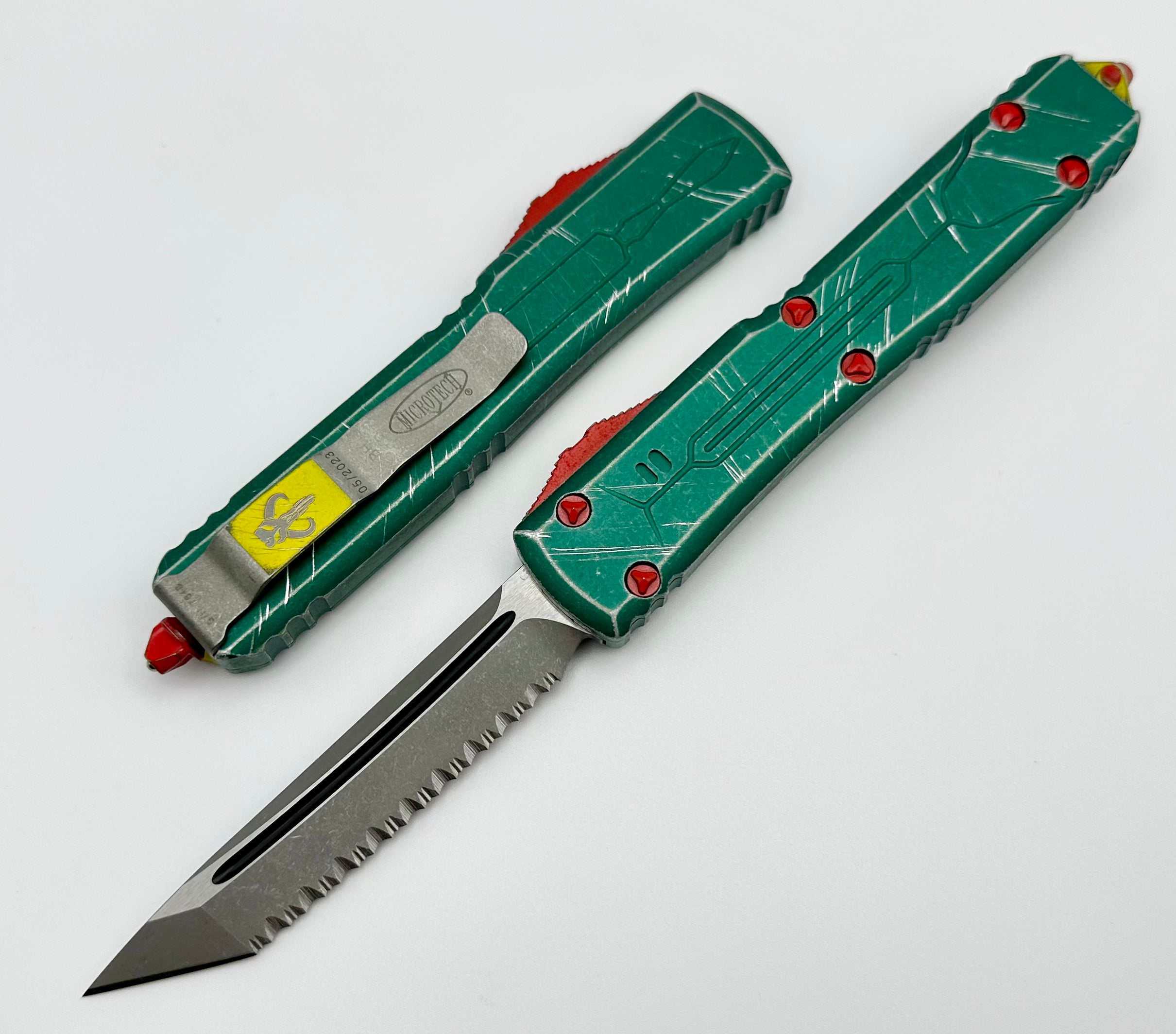 Microtech Ultratech Bounty Hunter w/ Tanto Stonewash Full Serrated 123