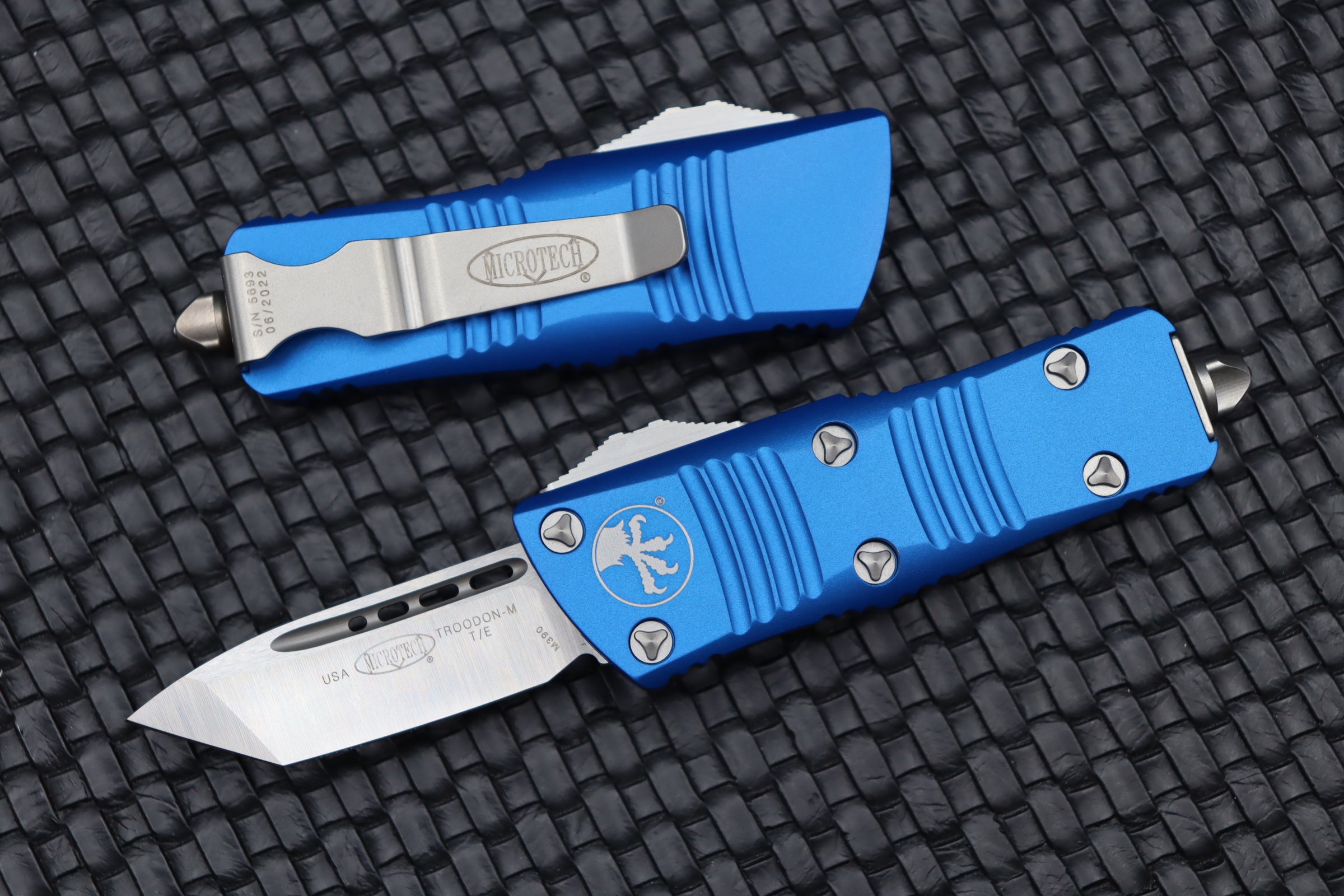 Microtech Troodon Mini Tanto Edge Satin Standard & Blue 240-4bl