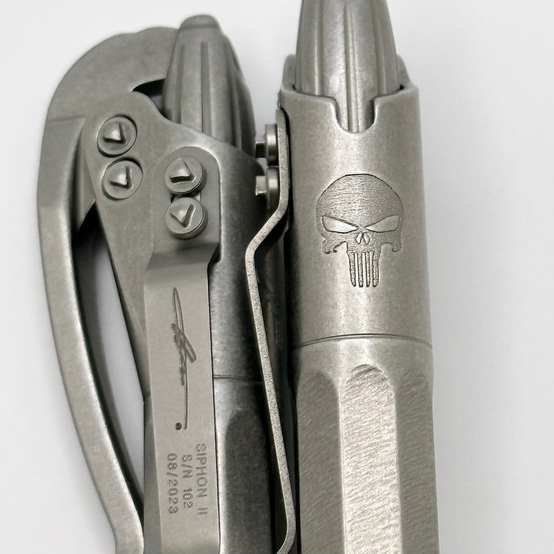Microtech Siphon Ii Microtech Siphon II Pen Skull Engraved Stonewash Stainless Steel Signa