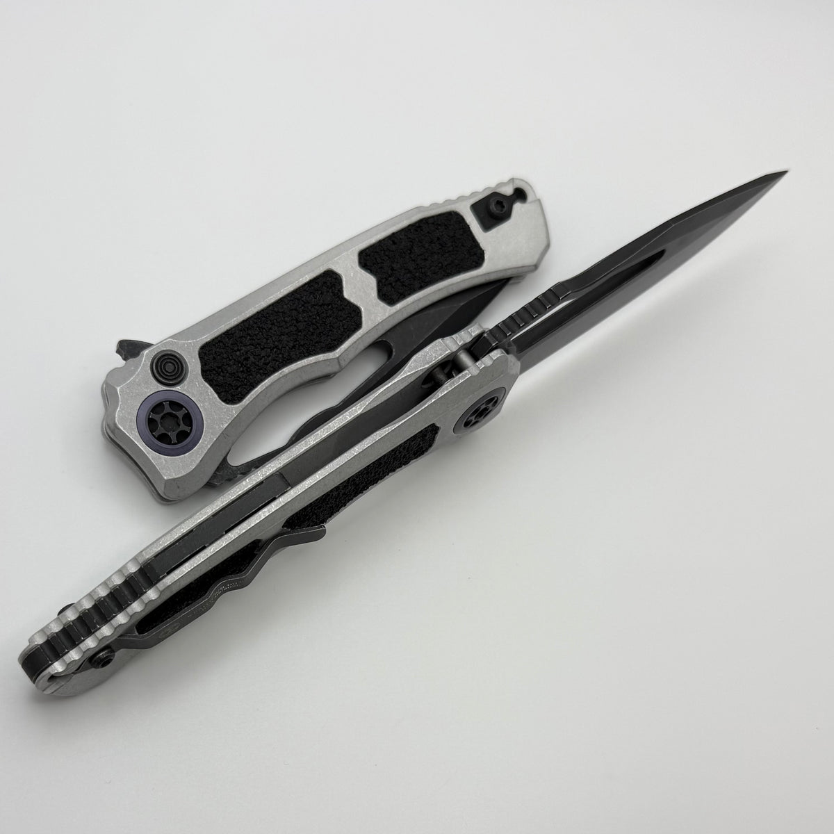 Heretic Knives Wraith V4 Blizzardworn Aluminum Handles & Battle Black