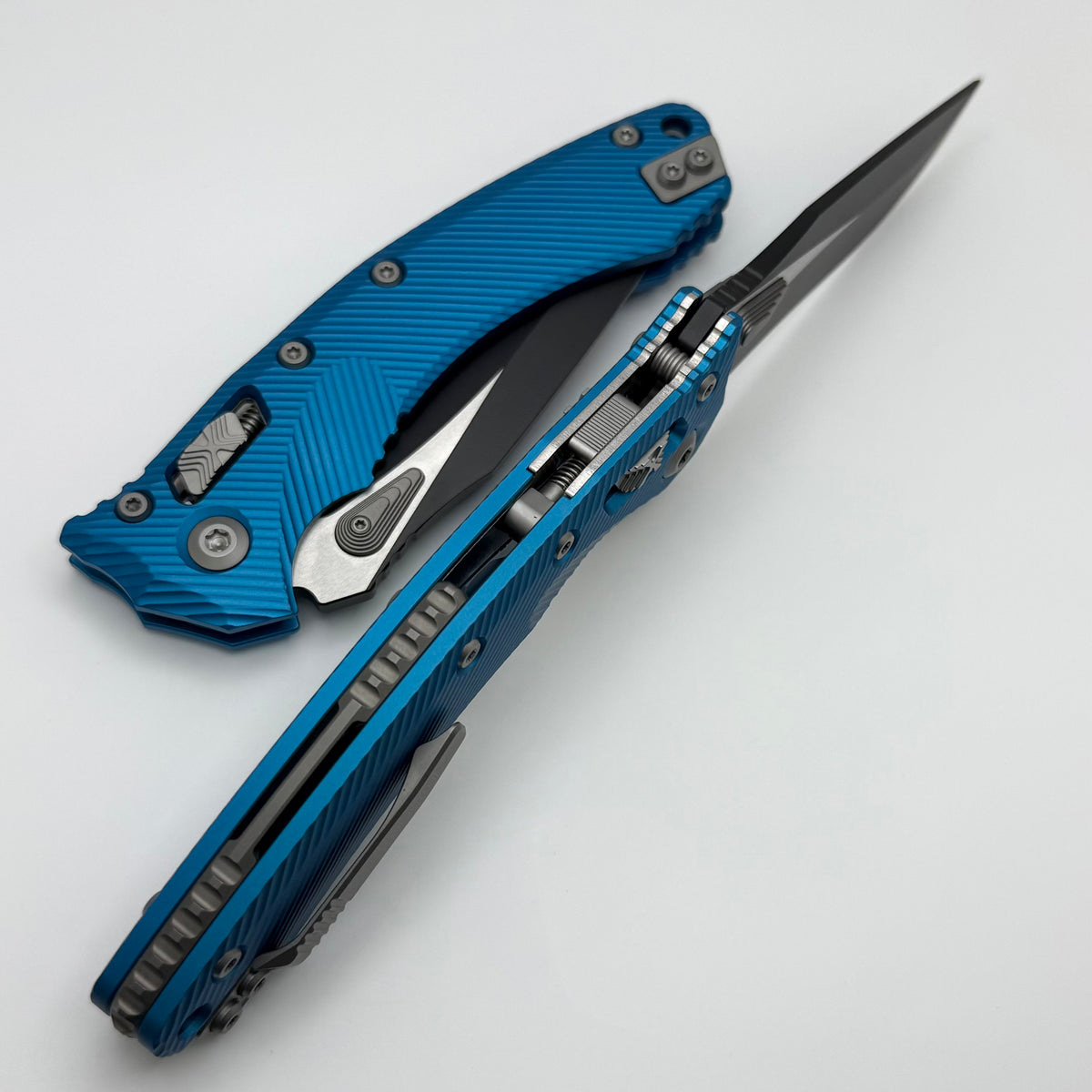 Microtech Amphibian RAM LOK Blue Fluted Aluminum & Black M390MK 137RL-