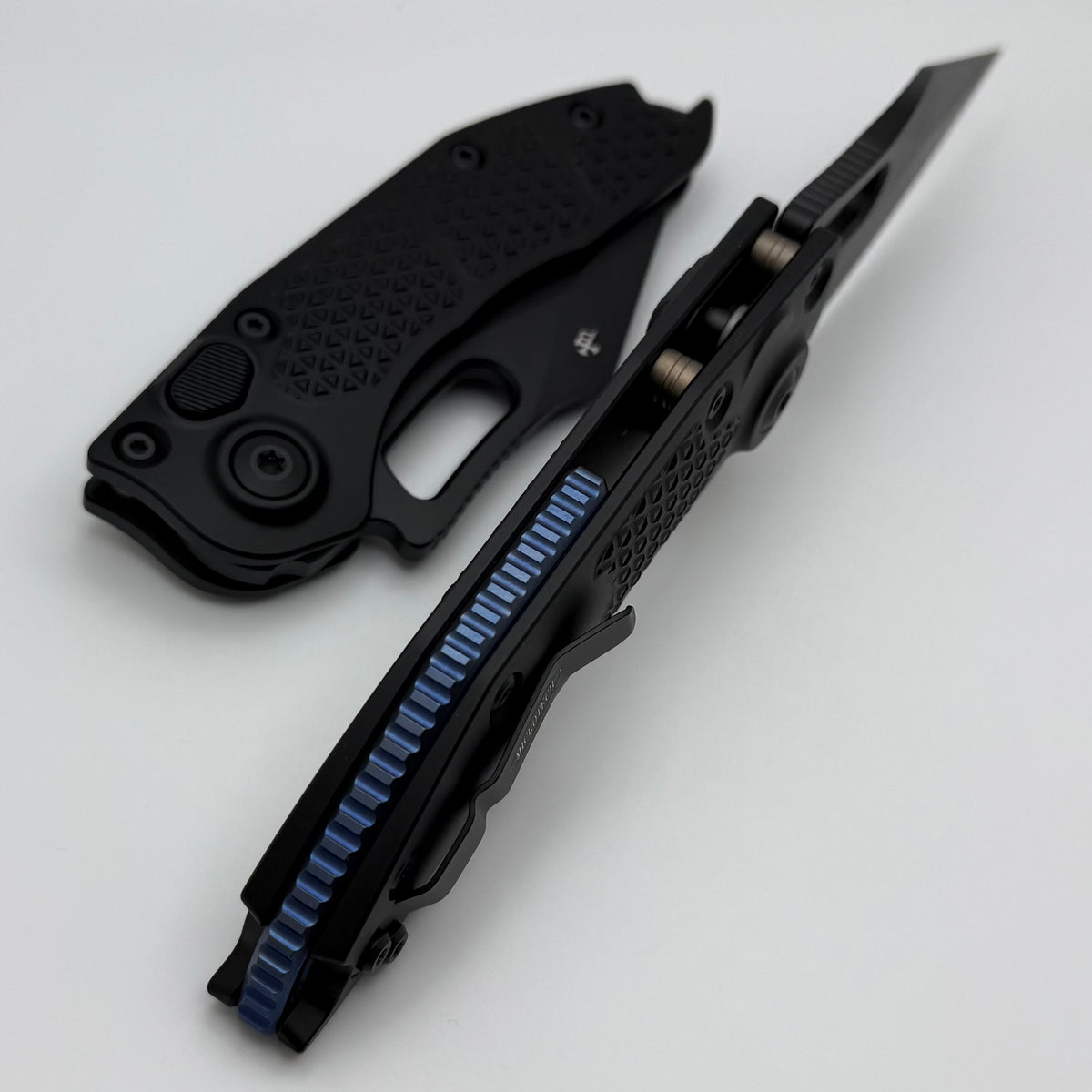 Microtech Borka Stitch S/E Full Serrated Black Standard w/ Blue Titani