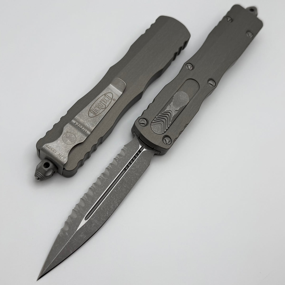 Microtech Dirac Delta D/E Full Serrated Apocalyptic Natural Clear 227-