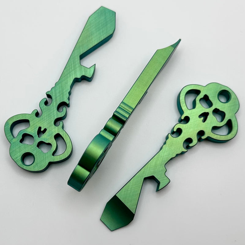 Chaves Knives Ultramar Key Pry Bar Green Anodized Crosshatch Titanium KEY/TL/GTI/CH