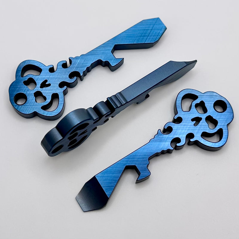 Chaves Knives Ultramar Key Pry Bar Blue Anodized Crosshatch Titanium KEY/TL/BLTI/CH