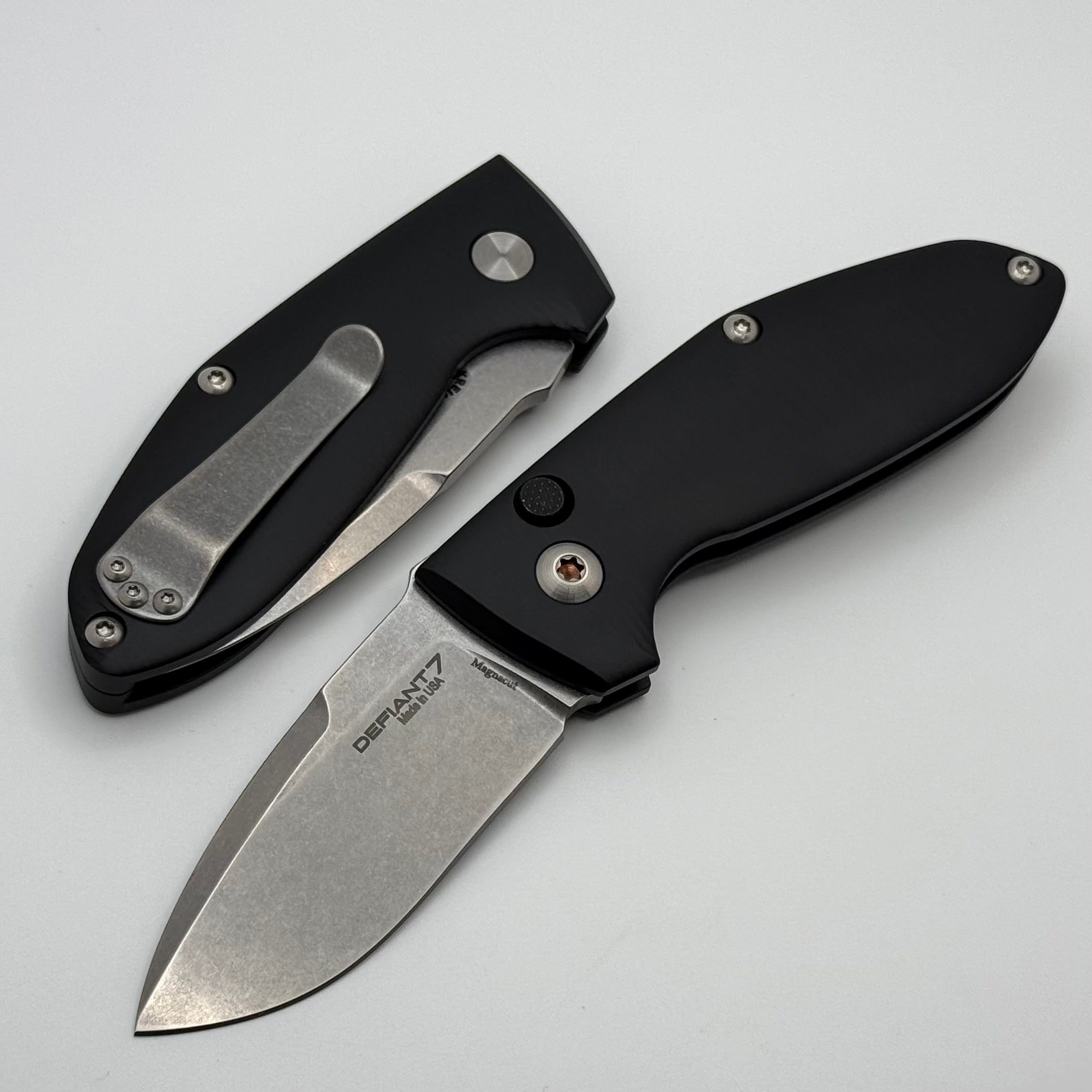 Defiant 7 Alpha w/ Black Aluminum Handles & Stonewash MagnaCut