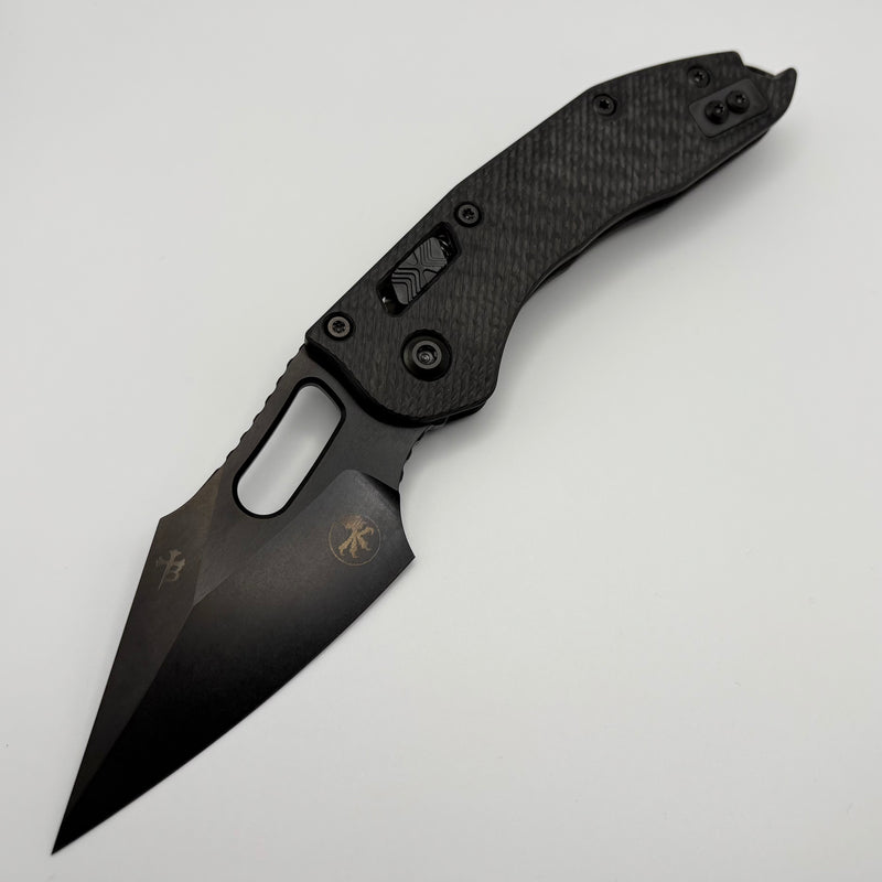 Pre-Owned Microtech Knives Manual Stitch RAM LOK Fluted Carbon Fiber DLC Standard Signature Series 169RL-1DLCTFLCFS