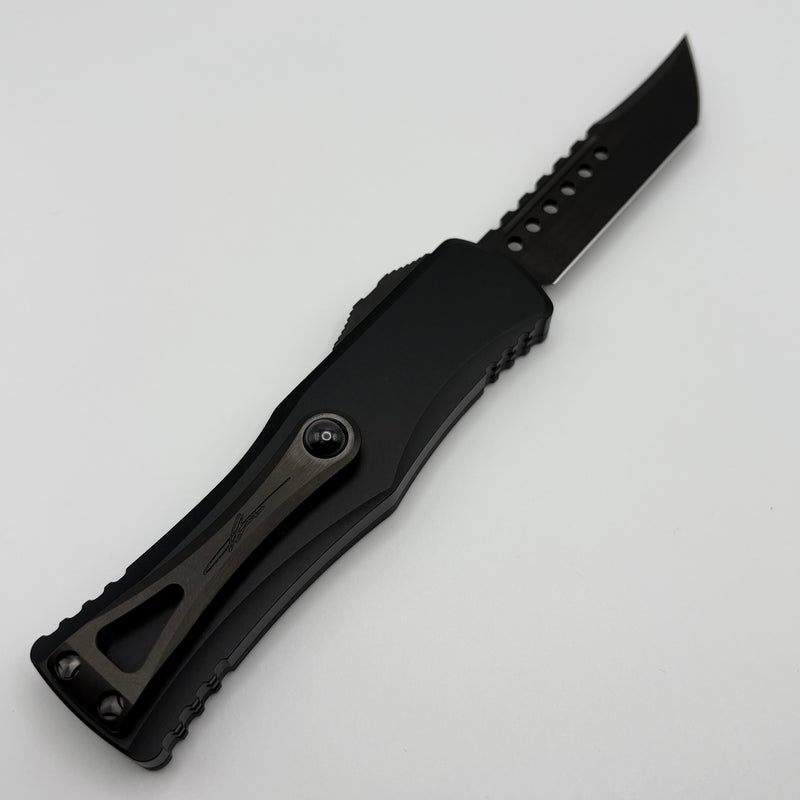 Pre-Owned Microtech Hera Hellhound DLC w/ Carbon Fiber Top Signature Series 919-1DLCTCFSH