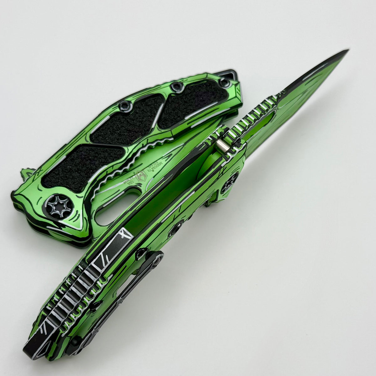 Heretic Knives Medusa Manual Toxic Green Cel Shade w/ MagnaCut Recurve