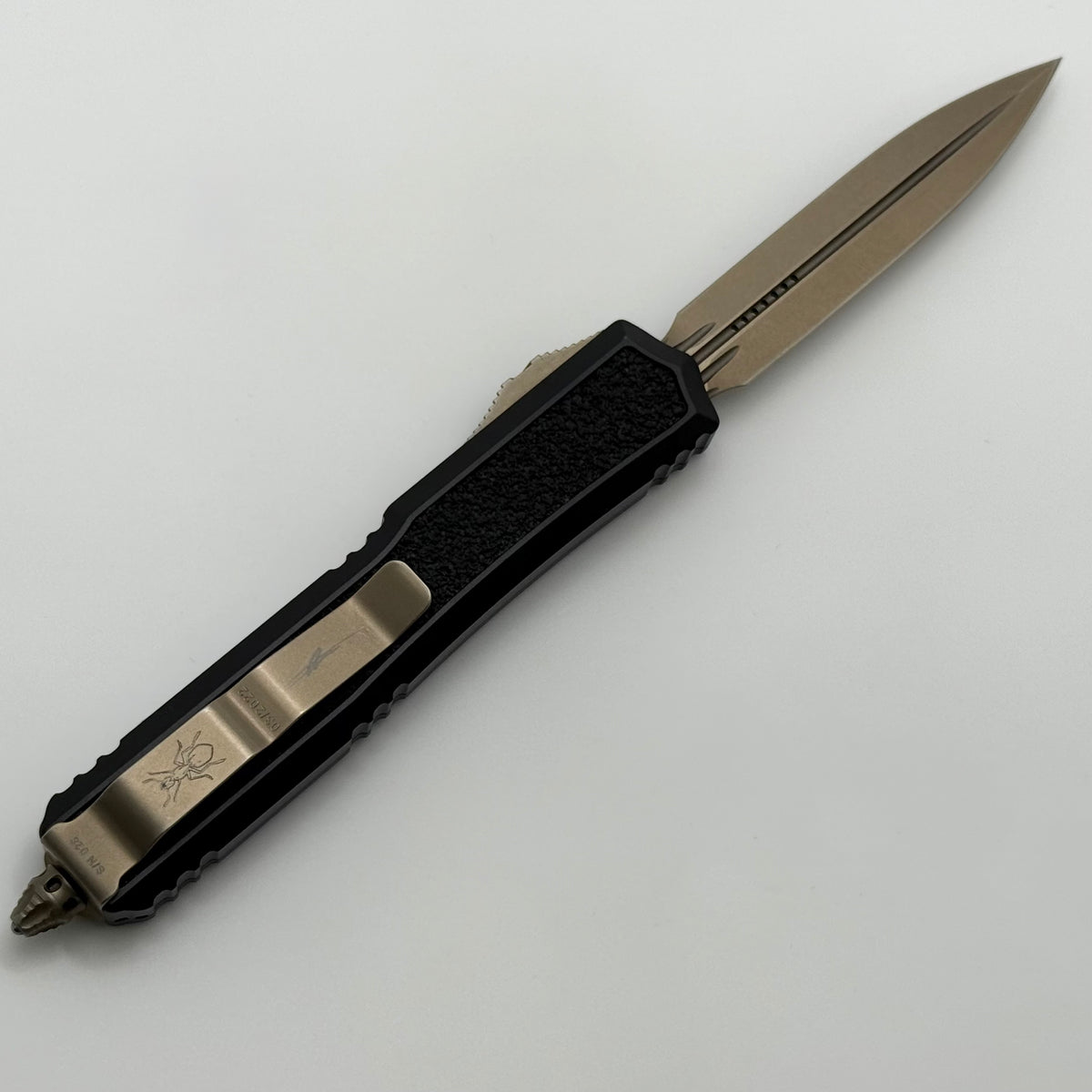 Microtech Makora w/ Black Aluminum Handles & Bronze M390 D/E Signature