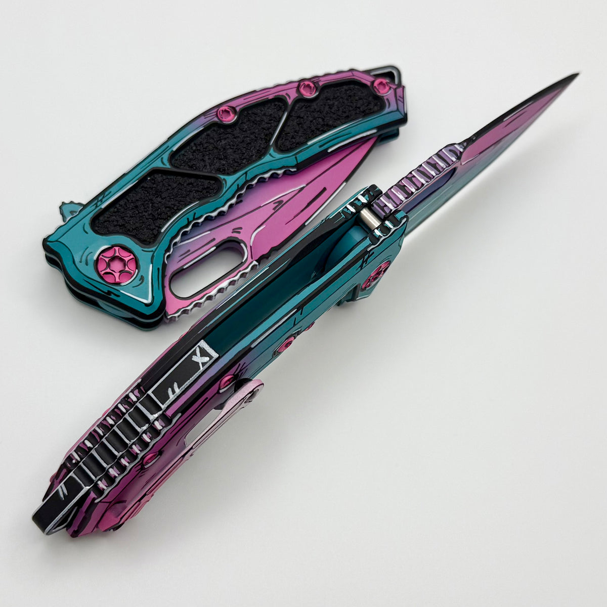 Heretic Knives Medusa M/A Miami Vice Cel Shade w/ Tanto MagnaCut H009-