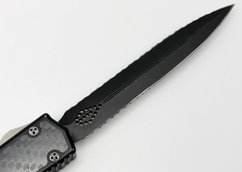 Microtech Knives PRE OWNED Makora Black Carbon Fiber & Black 3/4 Serrated