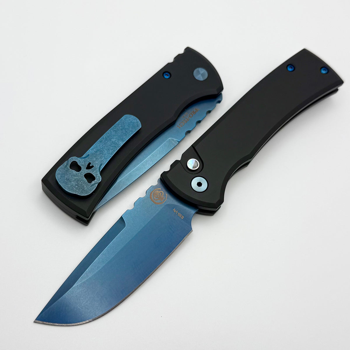 Chaves Pro-Tech Redencion 229 Auto Sapphire w/ Black Handle & Sapphire