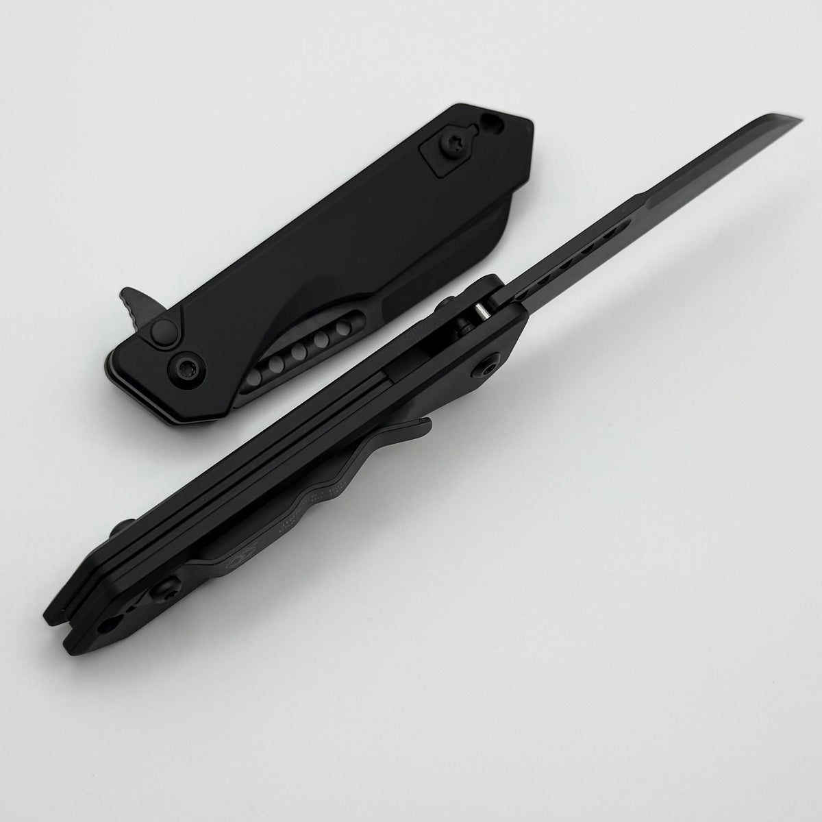 Heretic Knives M/A Jinn Flipper w/ Black Aluminum Handles & DLC MagnaC
