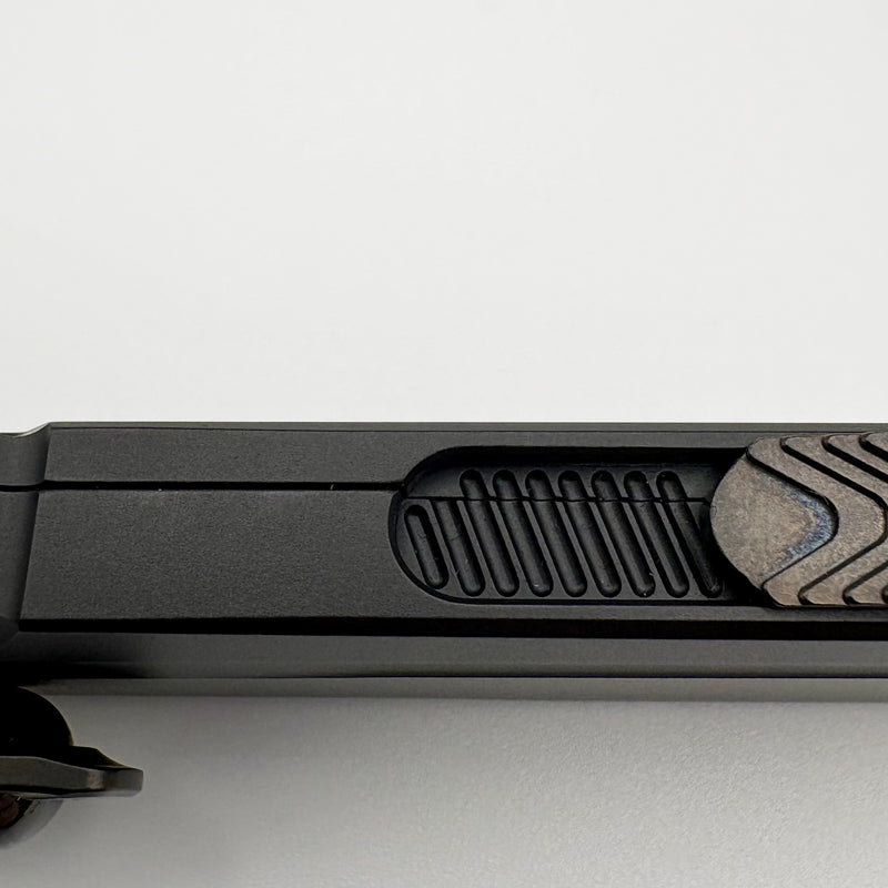 Pre-Owned Microtech Luminary D/E Full Serrated DLC Shadow w/ Tritium I