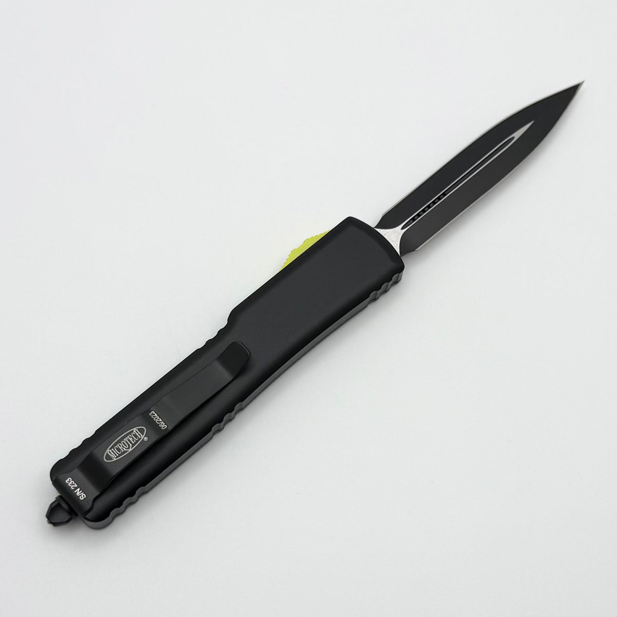 PRE-OWNED Microtech UTX-70 D/E Black MagnaCut w/ Aluminum Handle 147-1