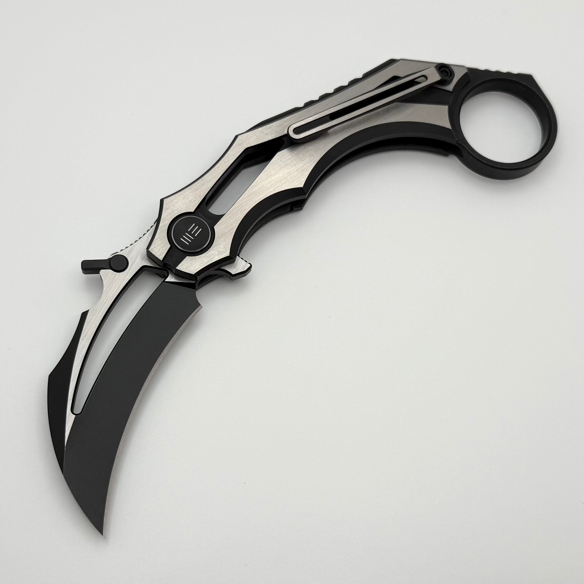 We Knife Cryonix Black/Satin Titanium Handle & Black Stonewashed M390