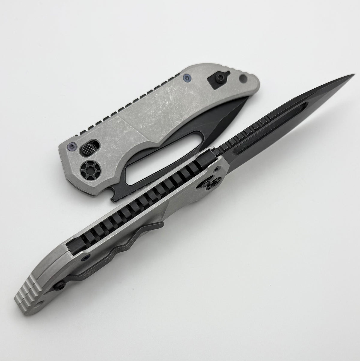 Heretic Koschei Blizzardworn Handles w/ Battleworn Black M390 H061-8A-