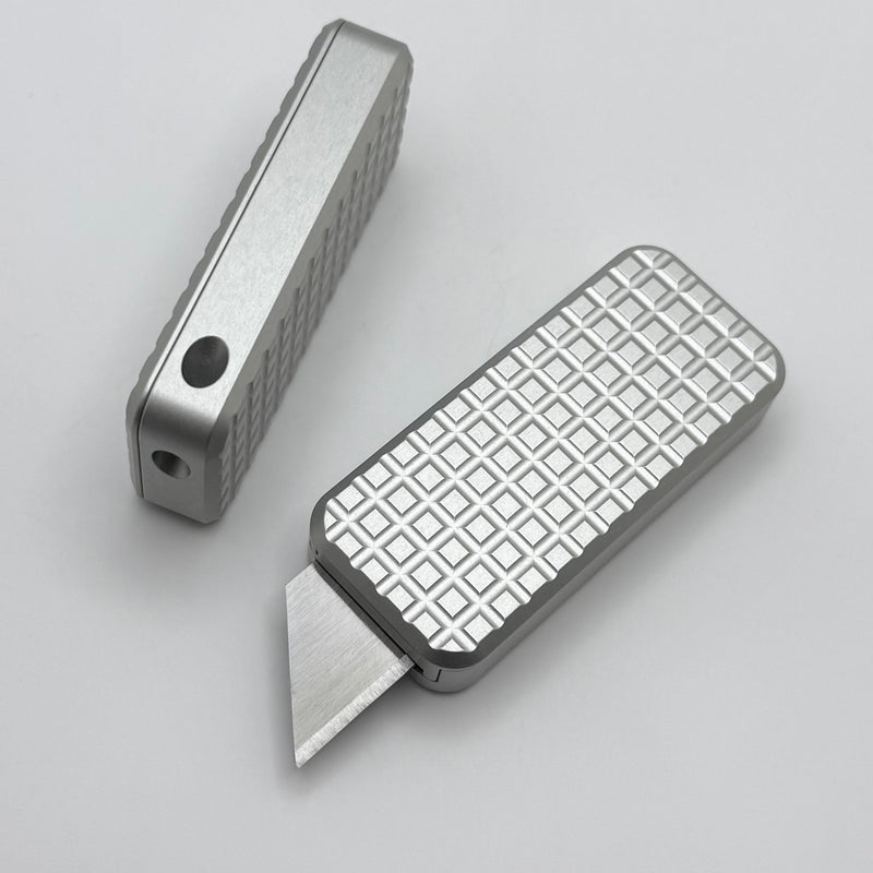 Rivery Manufacturing Zero Grenade Pattern Aluminum w/ Changeable Razor Blade
