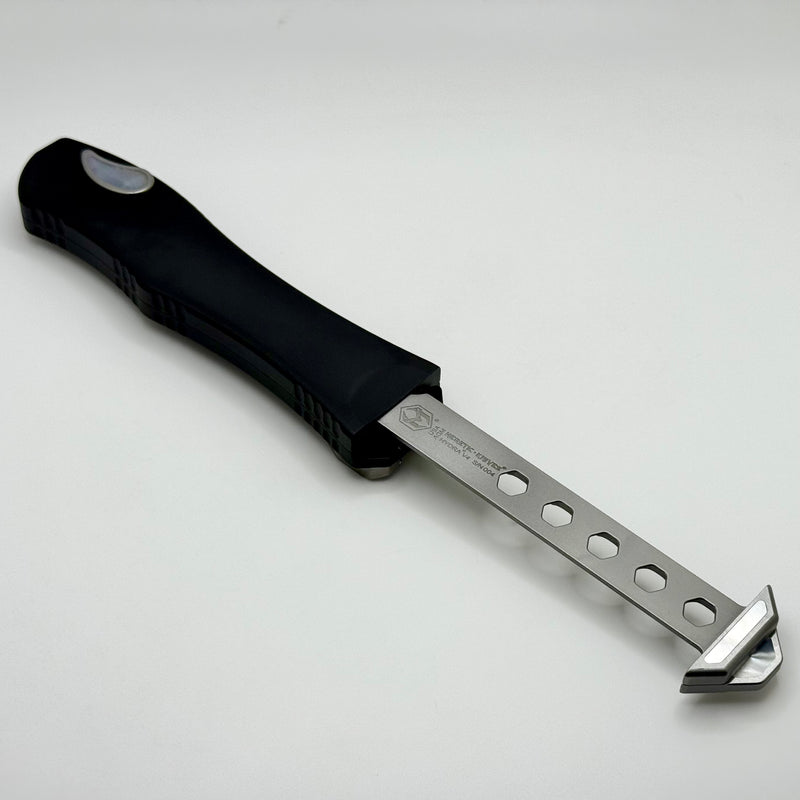 Heretic Custom Hydra V4 w/ Black Aluminum Handle & Blued Vegas Forge Tanto