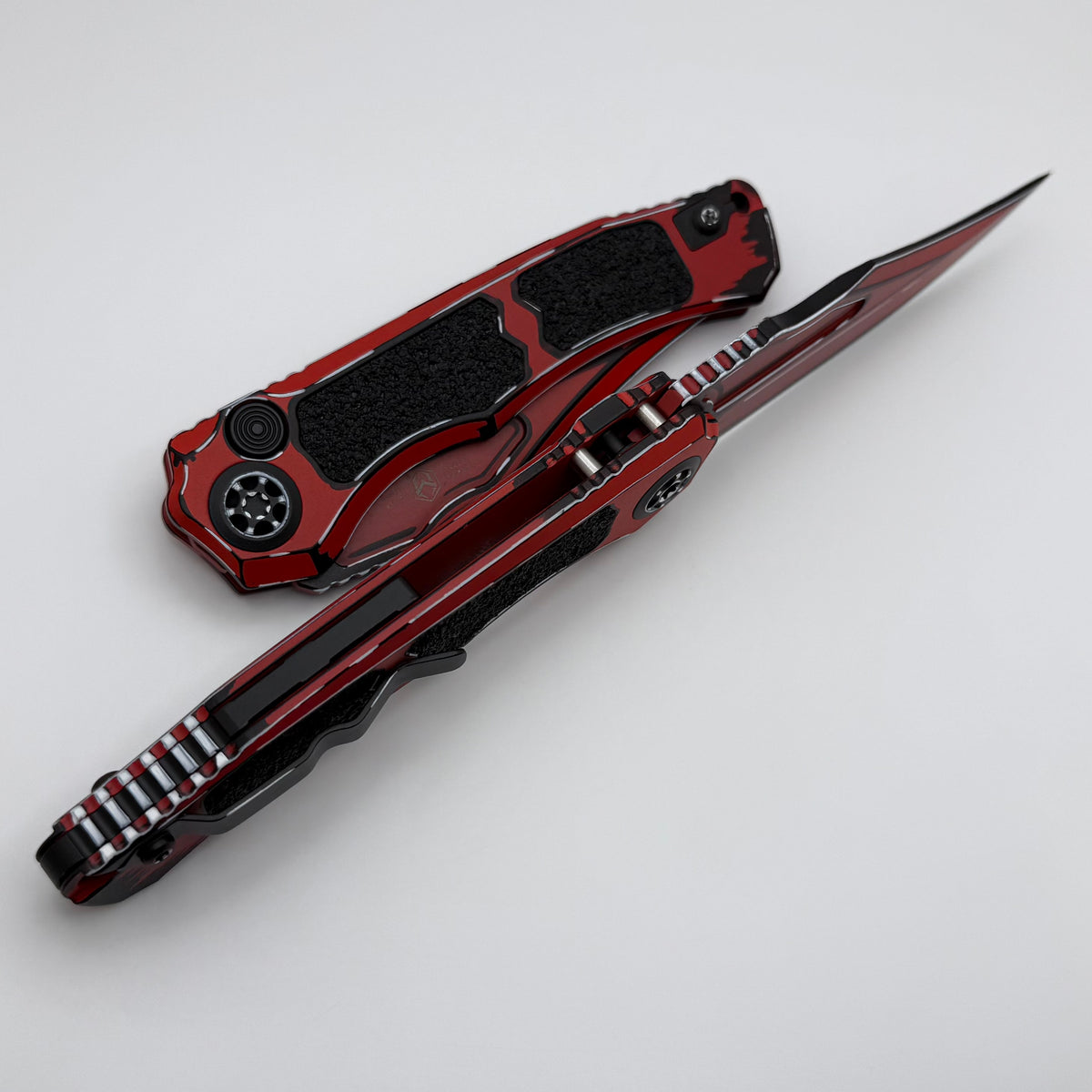 Heretic Knives Wraith Auto V4 Cel Shade Red w/ Bowie MagnaCut H002-CS-