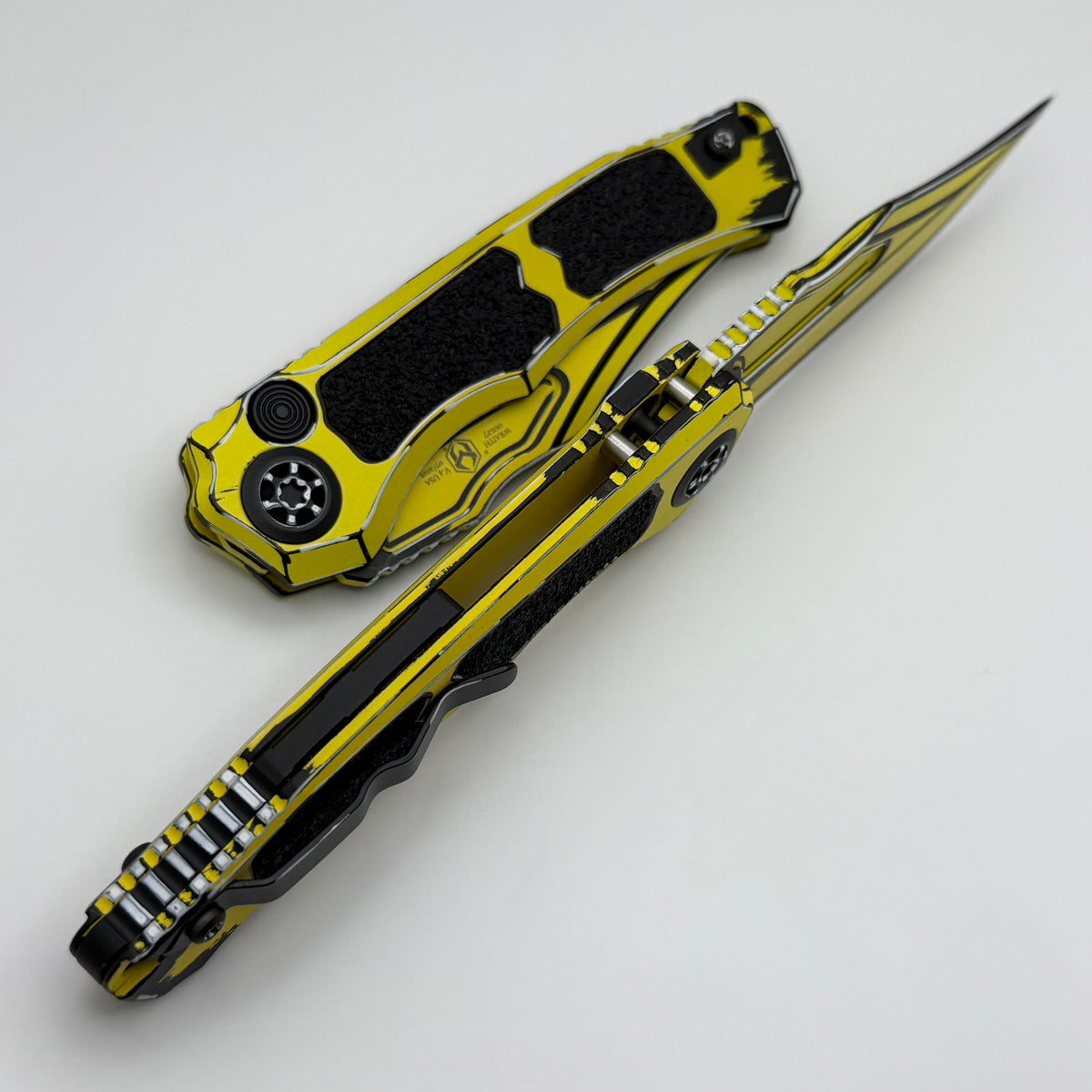 Heretic Knives Wraith Auto V4 Cel Shade Yellow w/ Bowie MagnaCut H002-