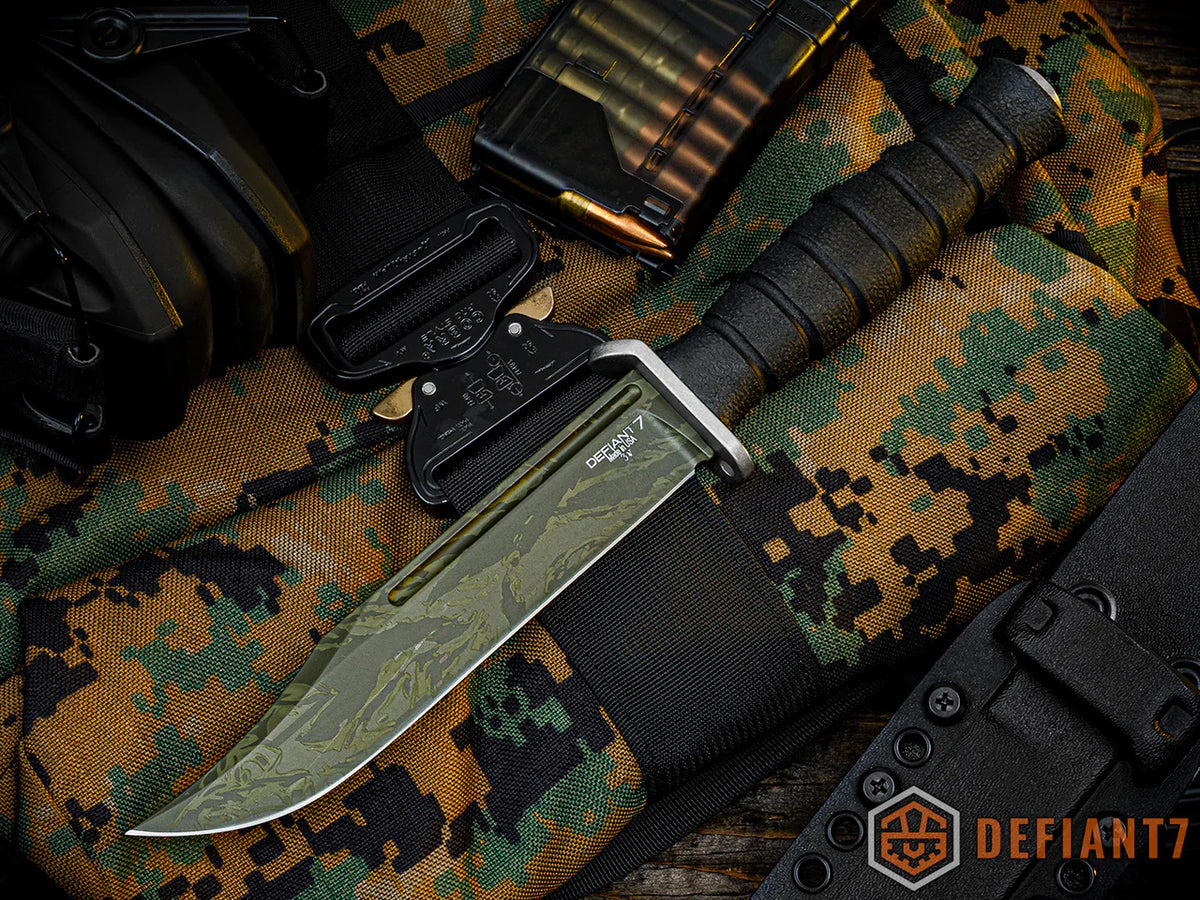 Defiant 7 M320E Fixed Blade w/ Tiger Stripe CPM-3V