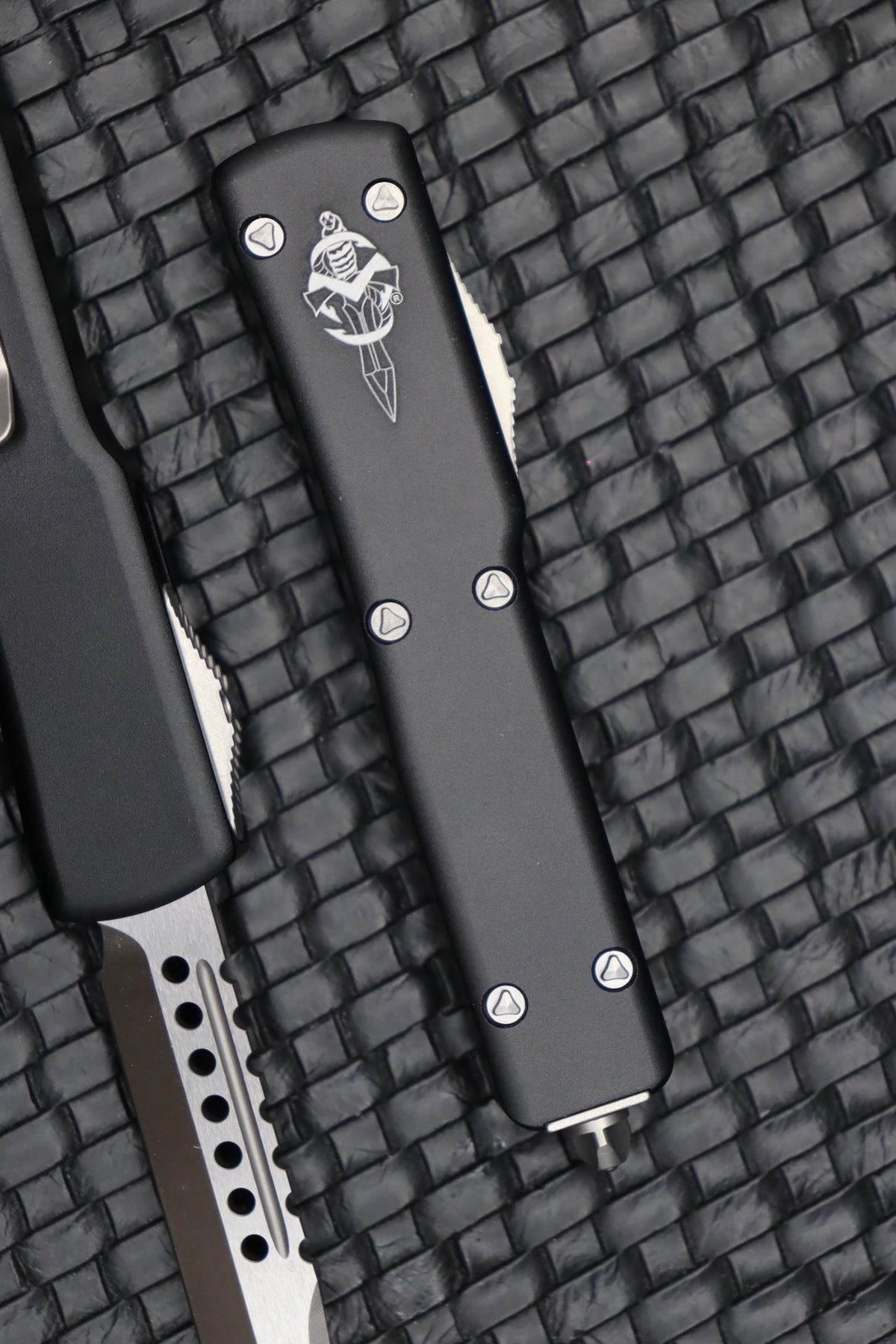 Microtech UTX-70 Hellhound Satin Standard & Black 419-4S