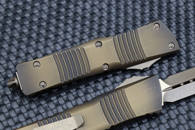 Microtech Combat Troodon Antique Bronze w/ Double Edge Bronze Apocalyptic 142-13APABS