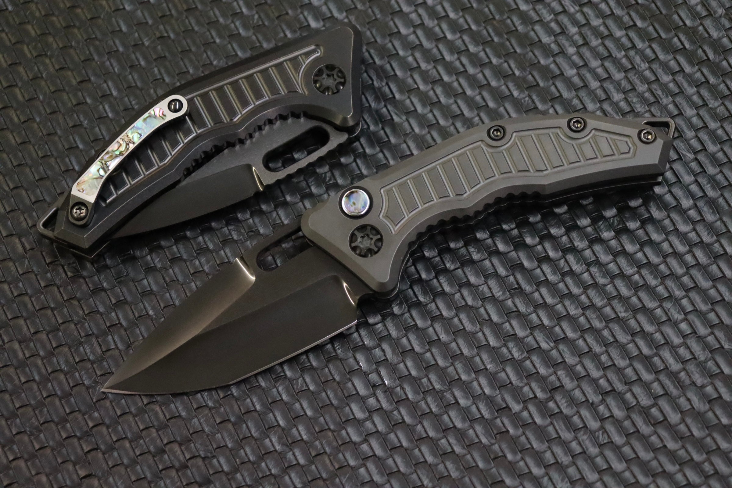 Heretic Knives Medusa Auto DLC Titanium w/ Abalone & Polished DLC Hand