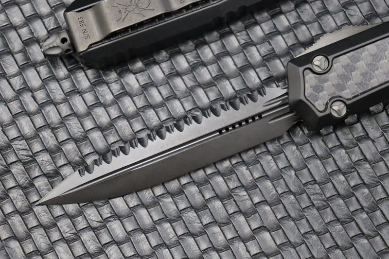 Microtech Makora Shadow DLC D/E Full Serrated w/ DLC Hardware Nickel Boron Internals & Carbon Fiber Inlays 206-3DLCTCFISH